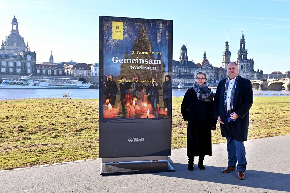 TU-Rektorin Ursula Staudinger (64, l.) und Ob Dirk Hilbert (52, FDP, r.) werben am Elbufer für die zahlreiche Teilnahme an der Menschenkette am 13. Februar.