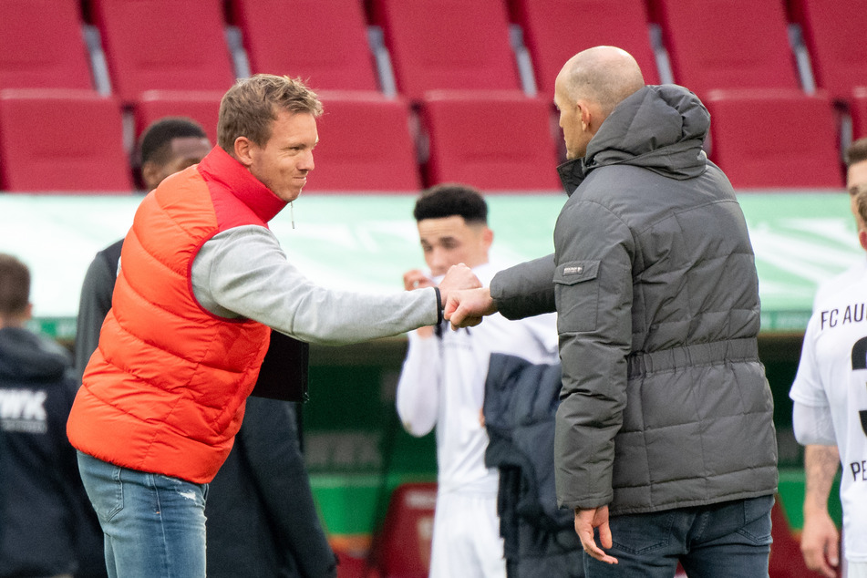 So sieht "shake hands" in Coronazeiten aus: RB Leipzigs Julian Nagelsmann (l.) verabschiedet sich von Augsburgs Heiko Herrlich.