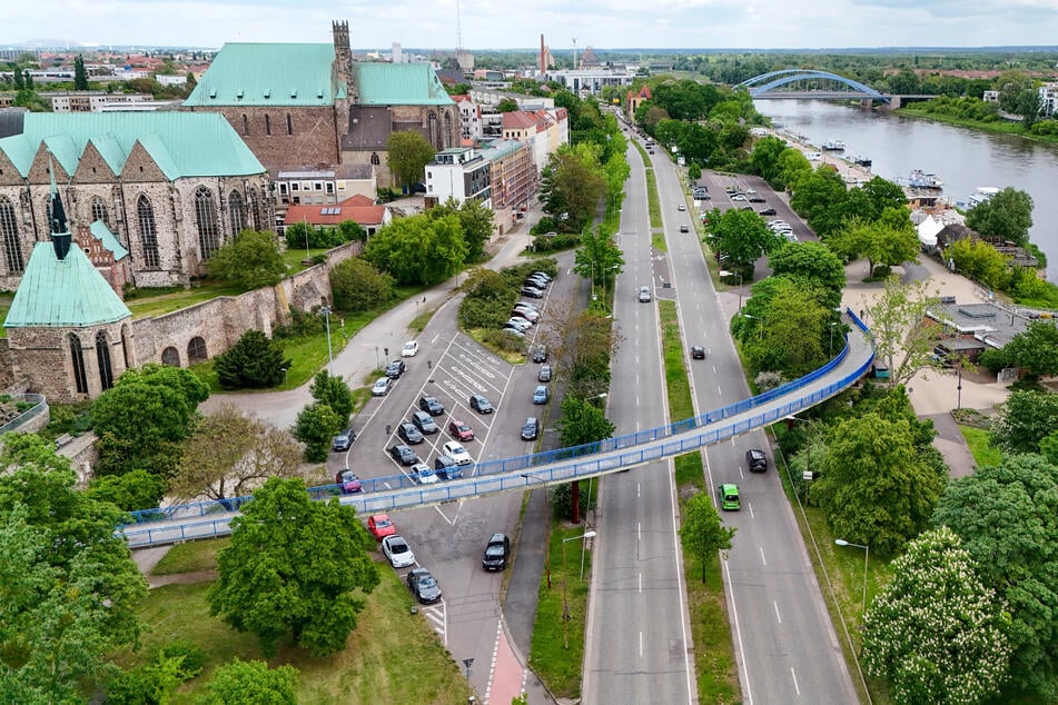 Vom 15. bis 18. Mai bleibt ein Teil des Schleinufers für die Abrissarbeiten der Brücke gesperrt.