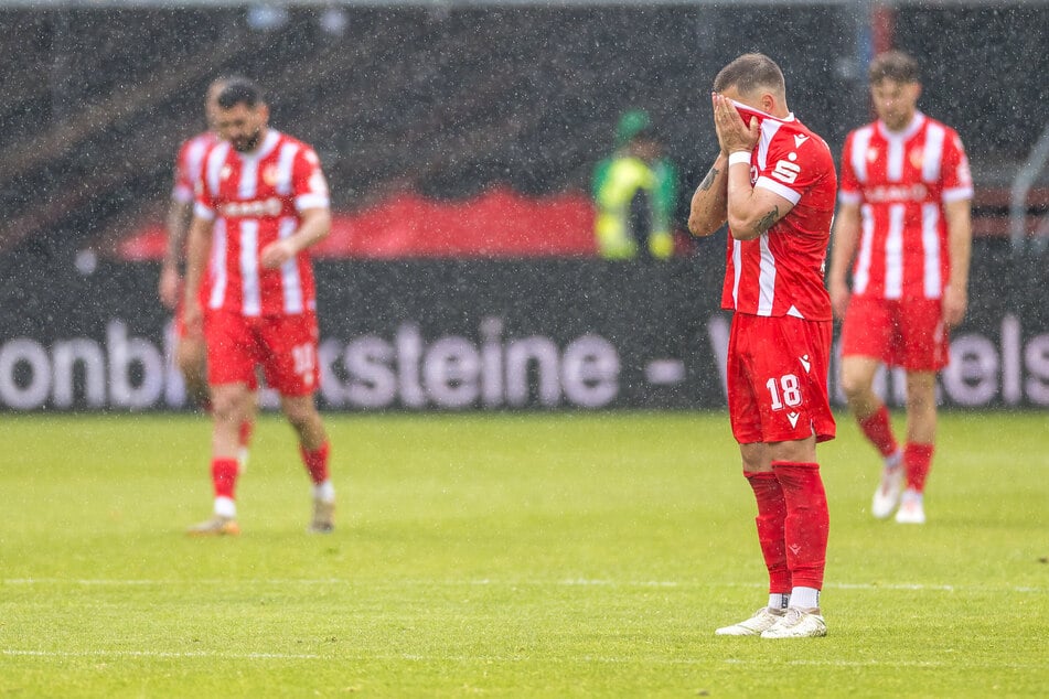 Bittere Tränen bei Energie Cottbus: Der Traum 2. Bundesliga ist abrupt beendet.