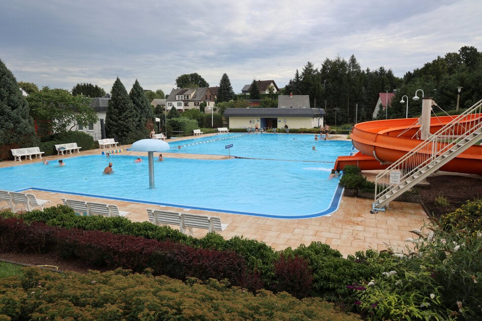 Das Sommerbad Garnsdorf bietet familiäres Flair und einen guten Imbiss.