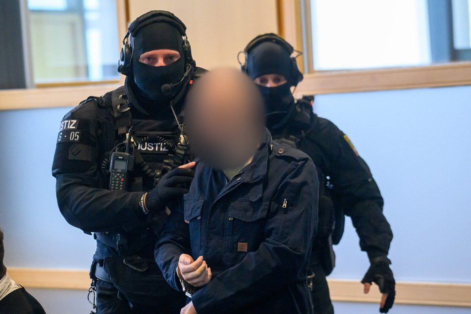 In Magdeburg wird derzeit der Fluchtversuch des Halle-Attentäters aus der JVA in Burg juristisch aufgearbeitet.