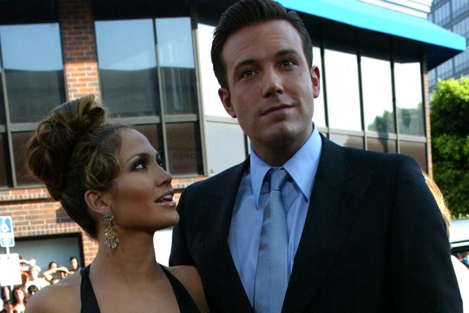 Damals im Jahr 2004 seien Jennifer Lopez (53) und Ben Affleck (49) naiv gewesen, so die Schauspielerin. Außerdem habe ihnen die Öffentlichkeit ziemlich geschadet.