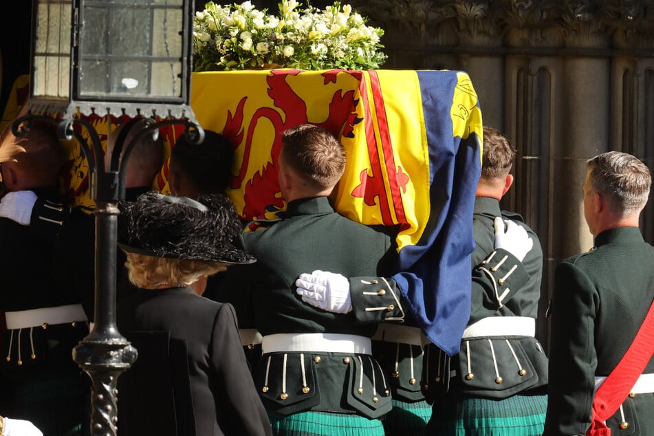 Der Sarg mit dem Leichnam von Queen Elizabeth II. soll vom Buckingham-Palast nach Westminster Hall überführt werden.