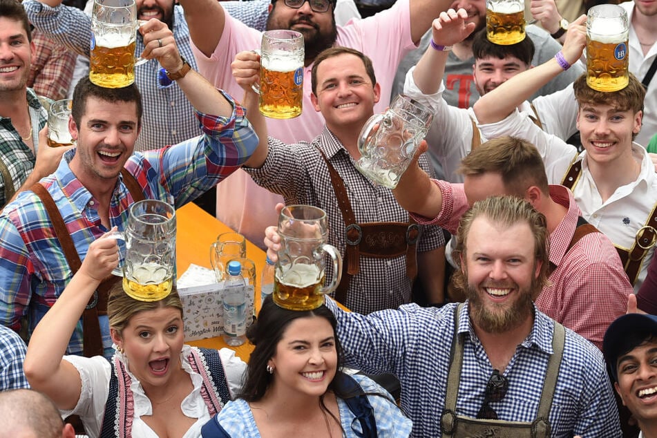 Wird der Spaß verlängert? Weil wegen der fast ganztägigen Sperrung am Mittwoch der Wiesn quasi ein Tag fehlt, wird nun eine Verlängerung ins Spiel gebracht.