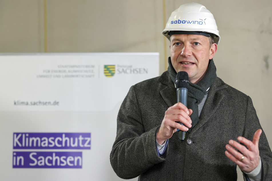 Energieminister Wolfram Günther (48, Grüne) will mehr Windräder in Sachsen ermöglichen.