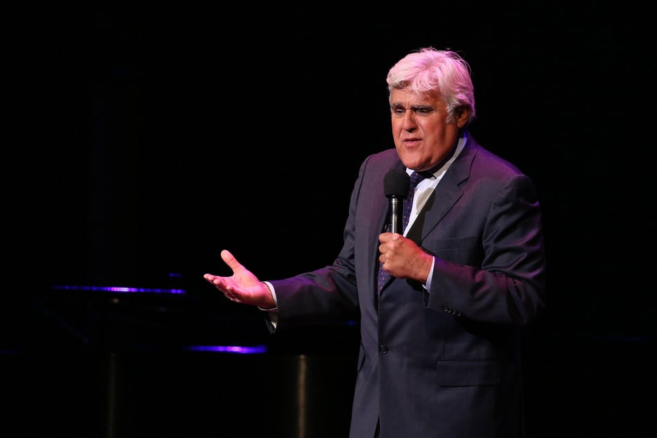 Iconic comedian Jay Leno made his return to the stand-up stage following injuries sustained from a car fire that left him hospitalized.