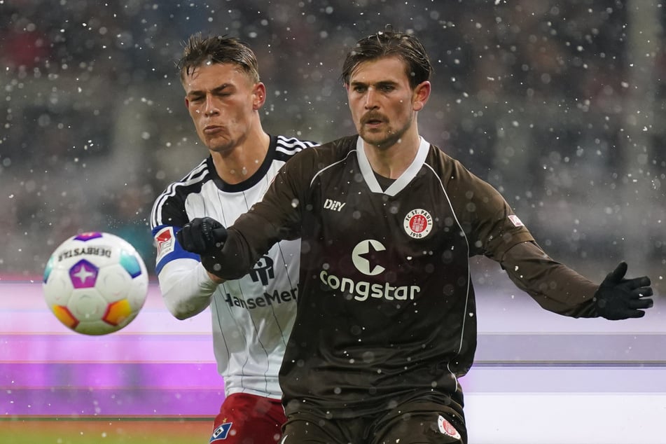 Im Hinspiel am verschneiten Millerntor trennten sich der FC St. Pauli und der HSV 2:2.