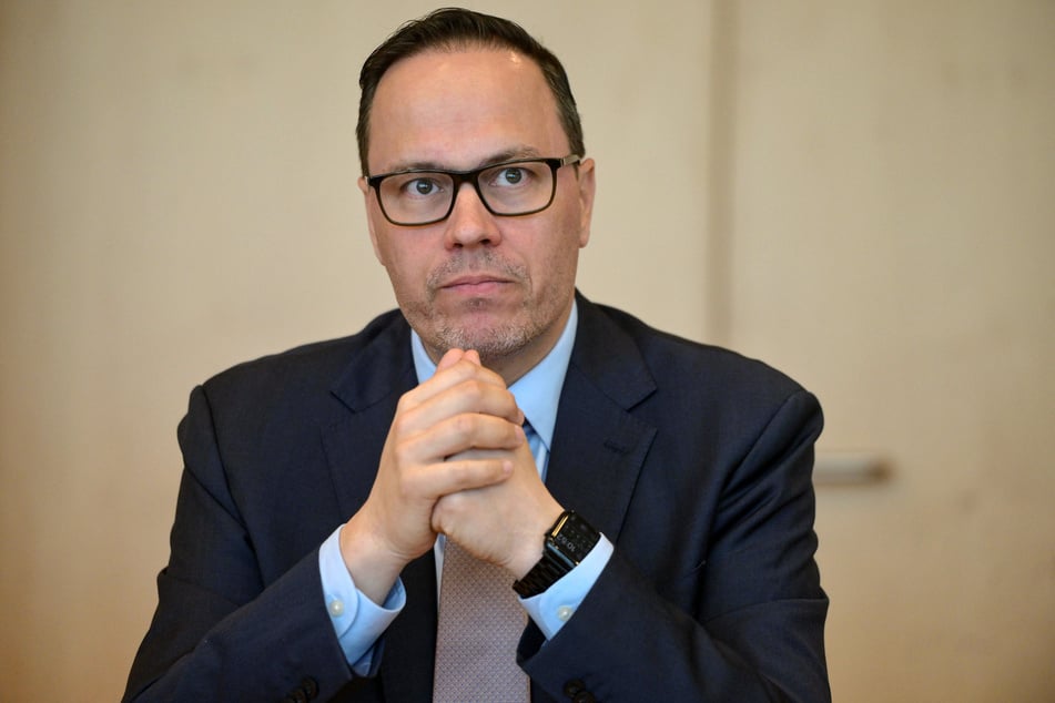 Will aktuell keine Fragen zur Ansiedlung von Covenant Industries in Sachsen beantworten: Wirtschaftsminister Dirk Panter (52, SPD), der auch OB-Kandidat in Leipzig ist.