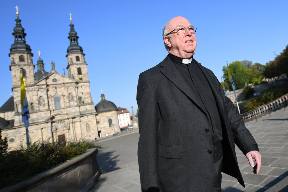 Erzbischof Hans-Josef Becker (74) hatte zuletzt schon Termine wegen seiner angeschlagenen Gesundheit absagen müssen.