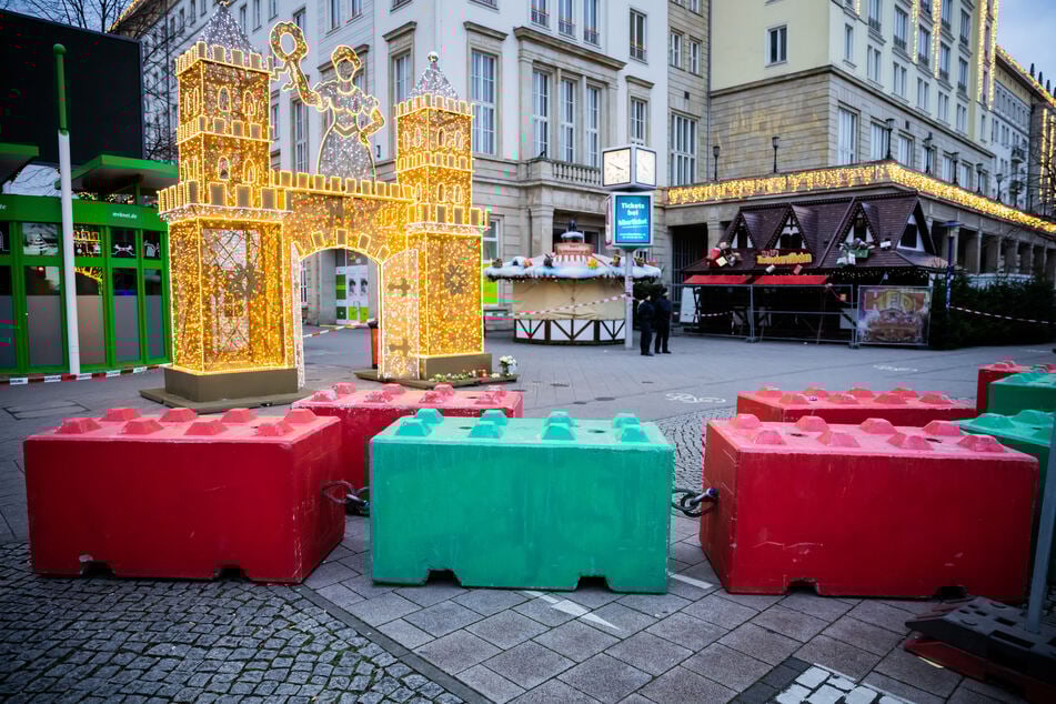 Auf dem Magdeburger Weihnachtsmarkt wird bald der Zufahrtsschutz aufgebaut.