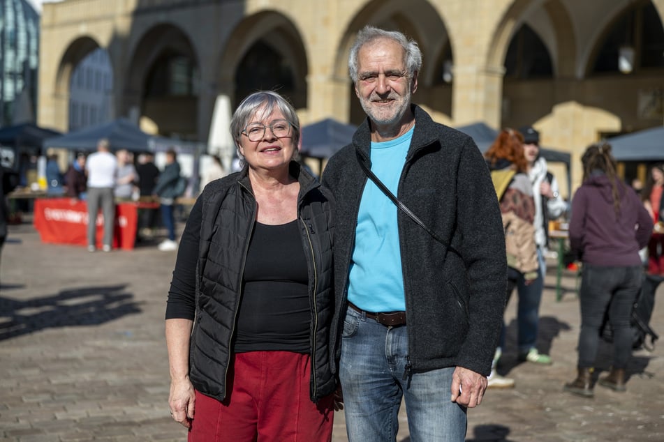 Sybille Nitschke (64, l.) und ihr Mann Andreas (67) sorgen sich angesichts der aktuellen Weltlage.
