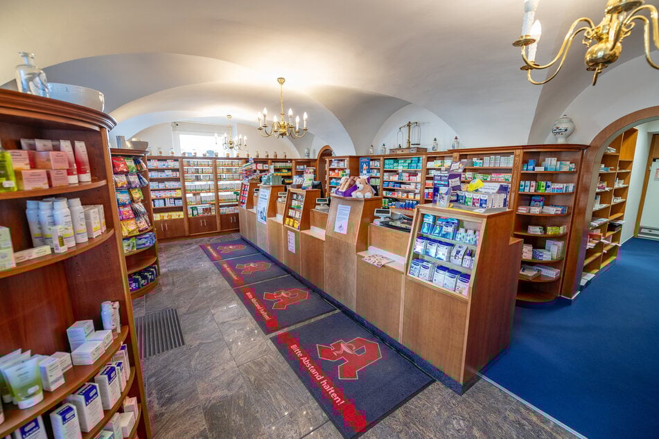 Auch ohne fließend Wasser läuft das Geschäft in der Apotheke weiter.