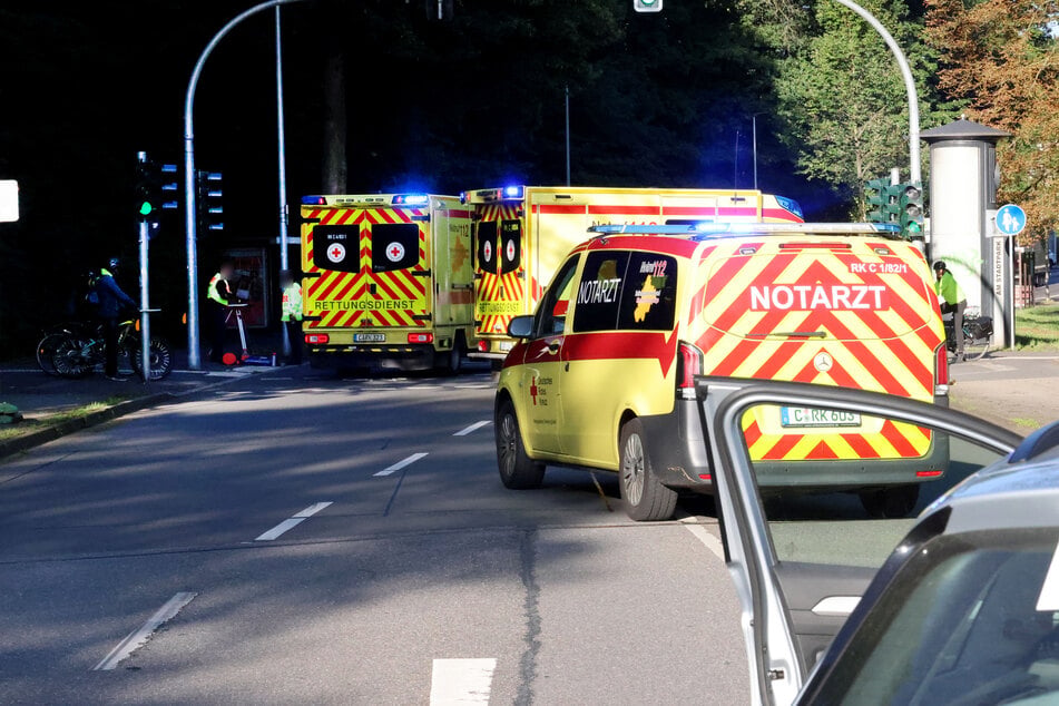 Unfall in Chemnitz: Fußgängerin von Auto erfasst