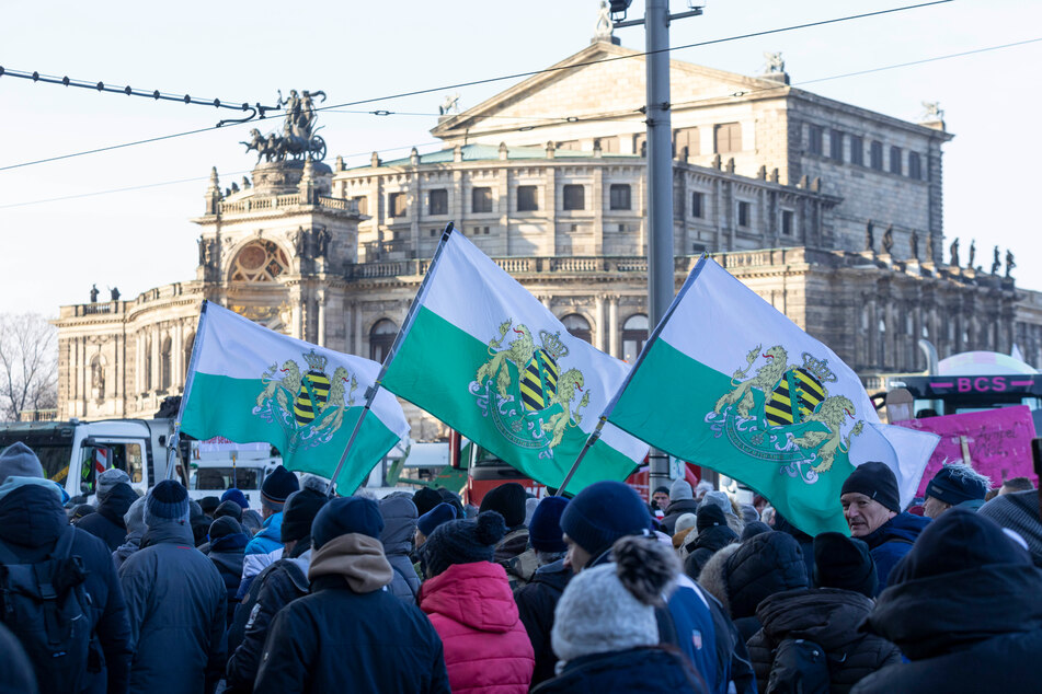 Die rechtsextremen "Freien Sachsen" zogen Tausende Sympathisanten nach Dresden.