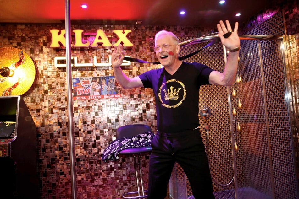 Im Pieschener "Klax" von Wolle Förster (71) gibt es erotische Tänzerinnen zu erleben.