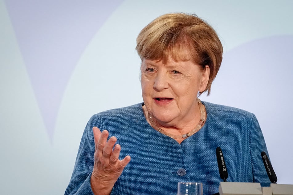 Ex-Kanzlerin Angela Merkel (72, CDU) äußerte sich einen Tag nach den Wahlen zu den Ergebnissen ihrer Partei bei der Eröffnung einer Ausstellung im Bundestag.