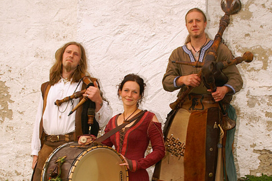 Neben einem historischen Markt und Ritterkämpfen könnt Ihr auch Musik aus dem Mittelalter genießen, unter anderem von der Gruppe "Donner &amp; Doria".