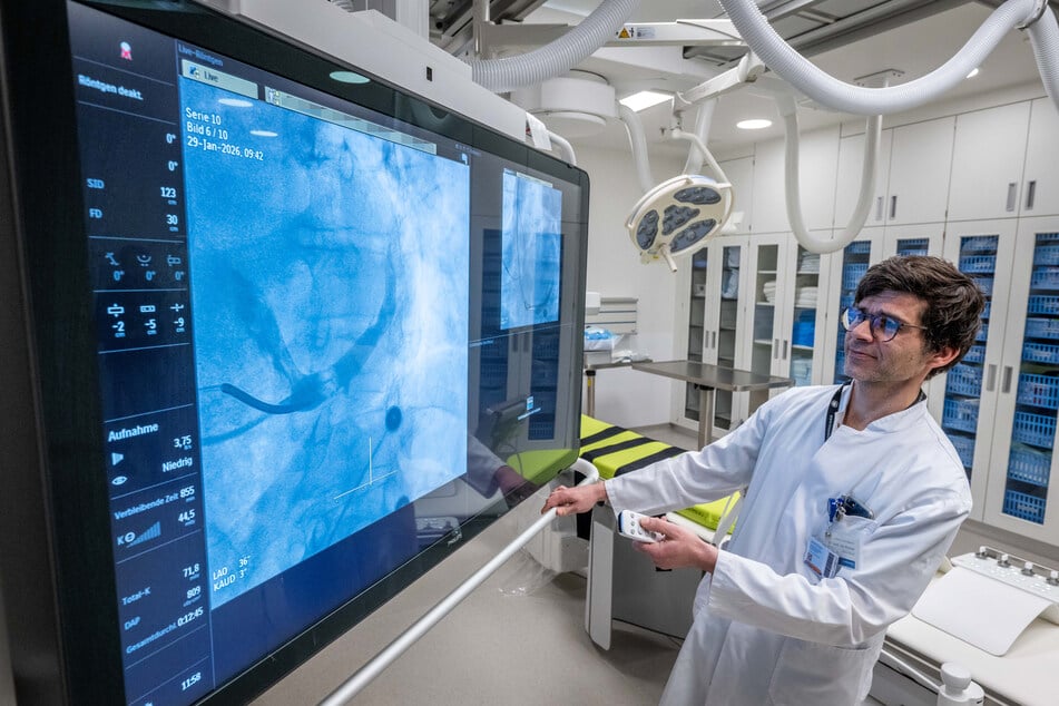 Leitender Oberarzt Utz Richter liebt seine Arbeit in den neuen Laboren am Klinikum.