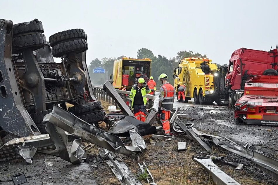 Kein Durchkommen. Die A2 in Hannover ist komplett blockiert.