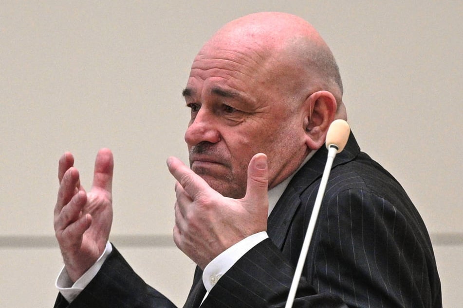 Robert Crumbach (63, SPD) hat die Vorwürfe von BSW-Chef De Masi zurückgewiesen.