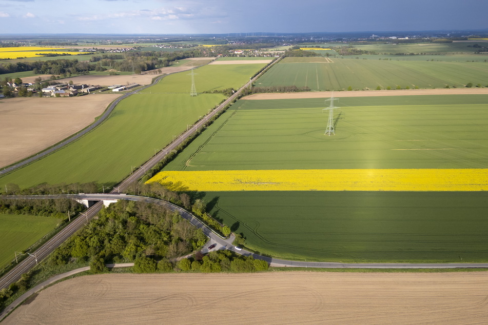 Keine Solarkraft auf Ackerland - dafür entlang der Strecke Dresden-Leipzig.