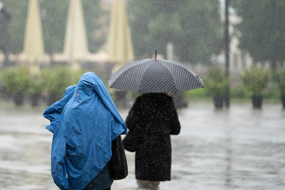 Auch in der kommenden Woche sollten Regenschirme eingepackt werden.