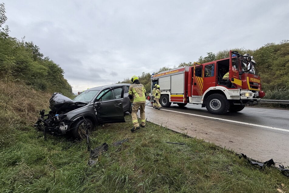 Starkregen auf der A38: Skoda überschlägt sich mehrfach