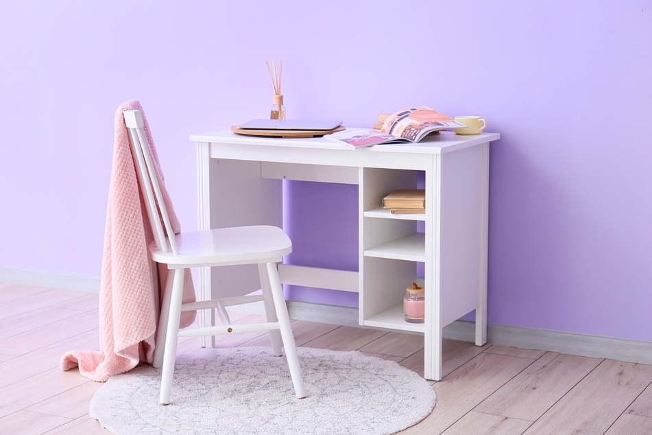 Beruhigende Farben: Schlafzimmer sollten eher nicht in violetten Farbtönen gestrichen sein.