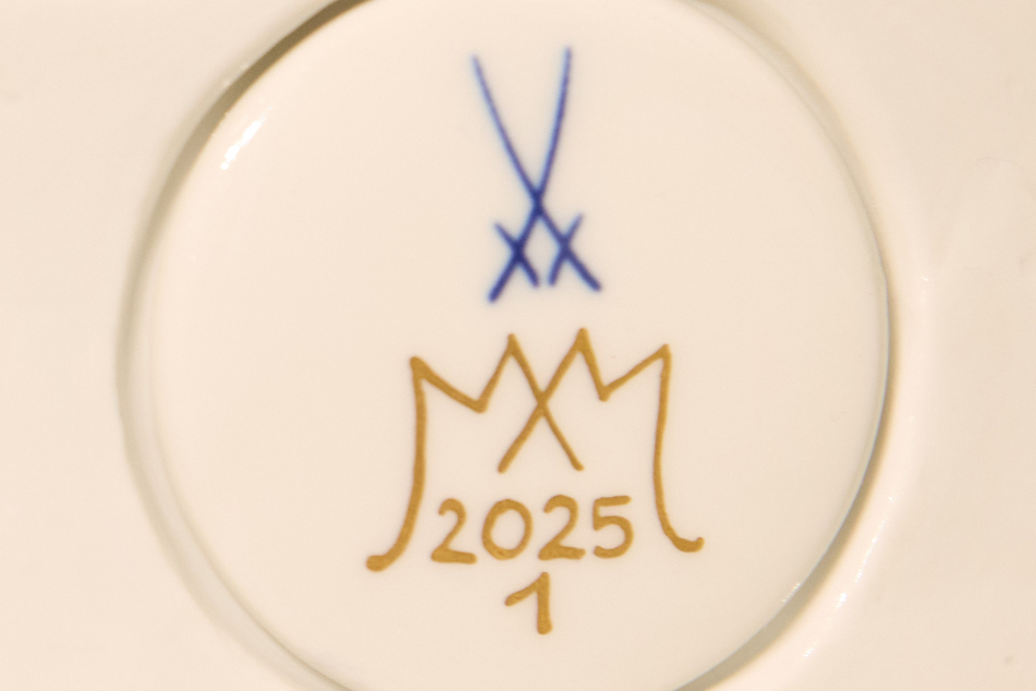 Das Signet der Rochenkugel weist das erste Exemplar des Kunstwerkes aus.
