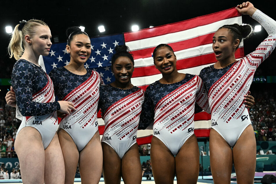 Simone Biles (c.) led the US to a dominant victory in the women's gymnastics team final on Tuesday.