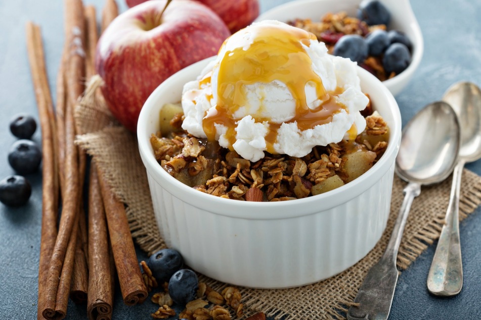 Served with a scoop of vanilla ice cream, the Apple Crumble becomes a culinary highlight in terms of appearance and taste.