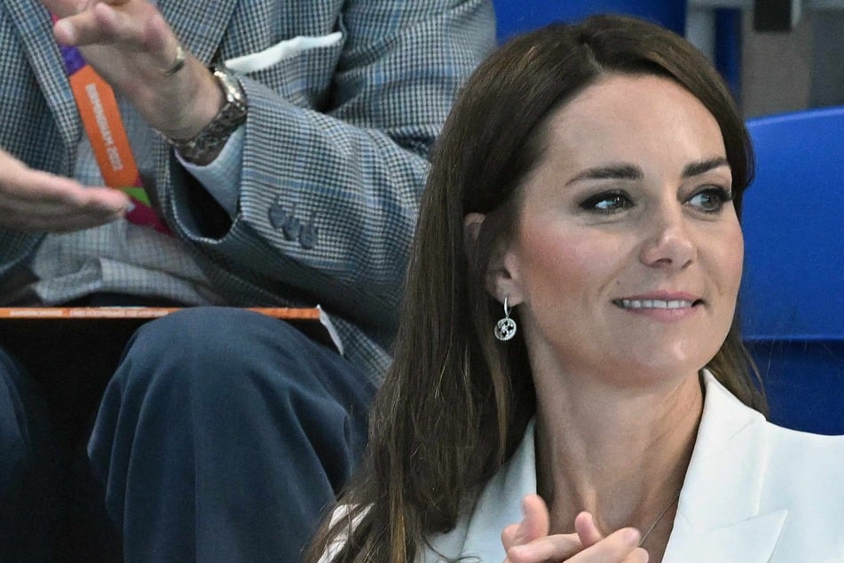 Kate spotted? New photos published as conspiracy theories still swirl