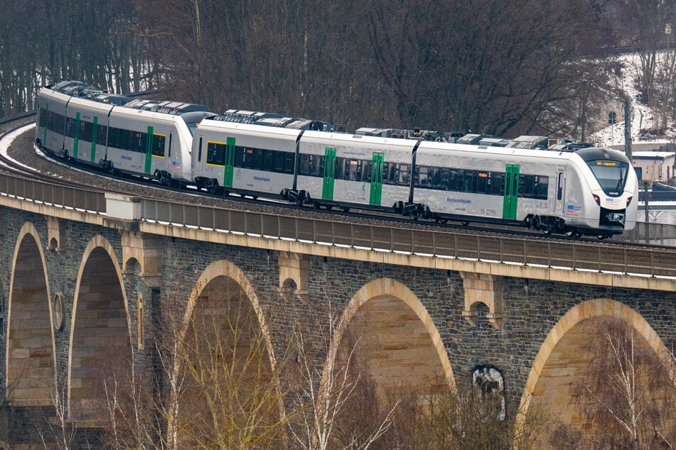 Die neuen Akku-Triebzüge der MRB müssen während der außerplanmäßigen Sperrdauer fürs Aufladen umgeleitet werden.