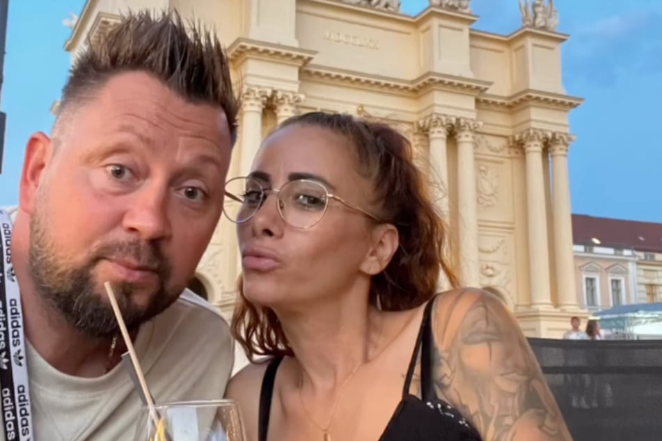 Über Instagram verkündete Marcel Schiefelbein die tragische Nachricht, dass seine langjährige Partnerin an Krebs verstorben ist.