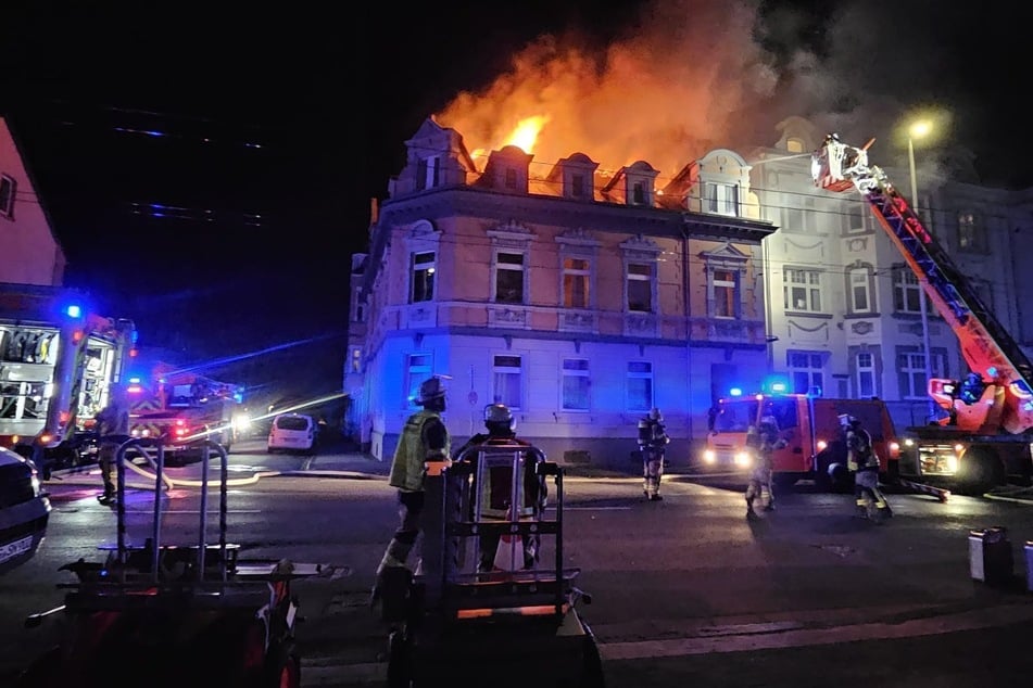 Am frühen Donnerstagmorgen kam es auf der Merscheiderstraße in Solingen zu einem folgenschweren Brand in einem Mehrfamilienhaus.