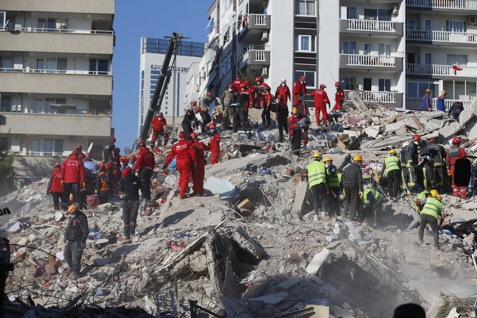 Eins schweres Erdbeben sorgte in Izmir für Zerstörungen.