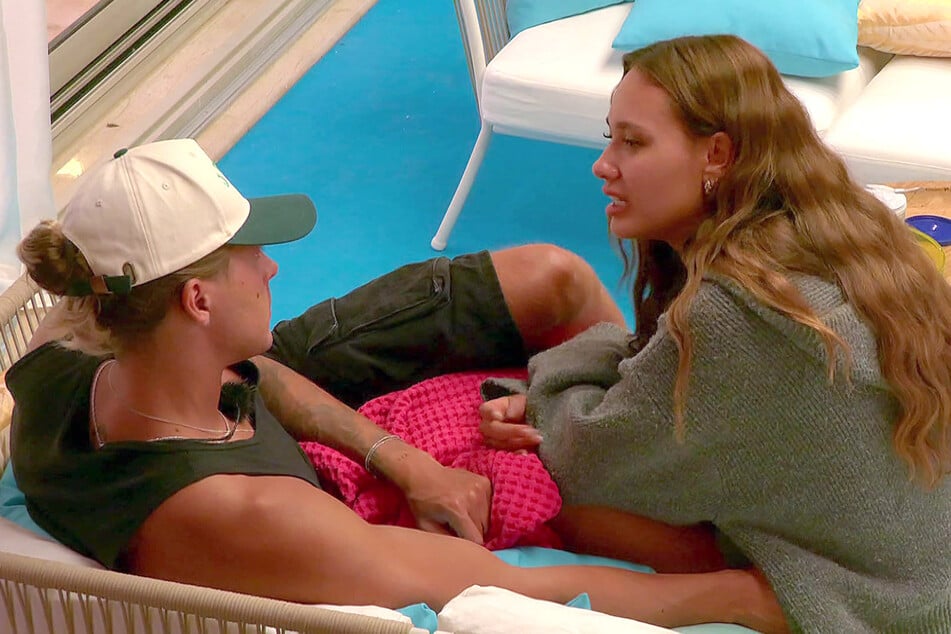 Love Island: "Dann brauche ich keine Bestätigung von fünf anderen Schw*nzen": Teilnehmer macht Herzdame heftige Ansage