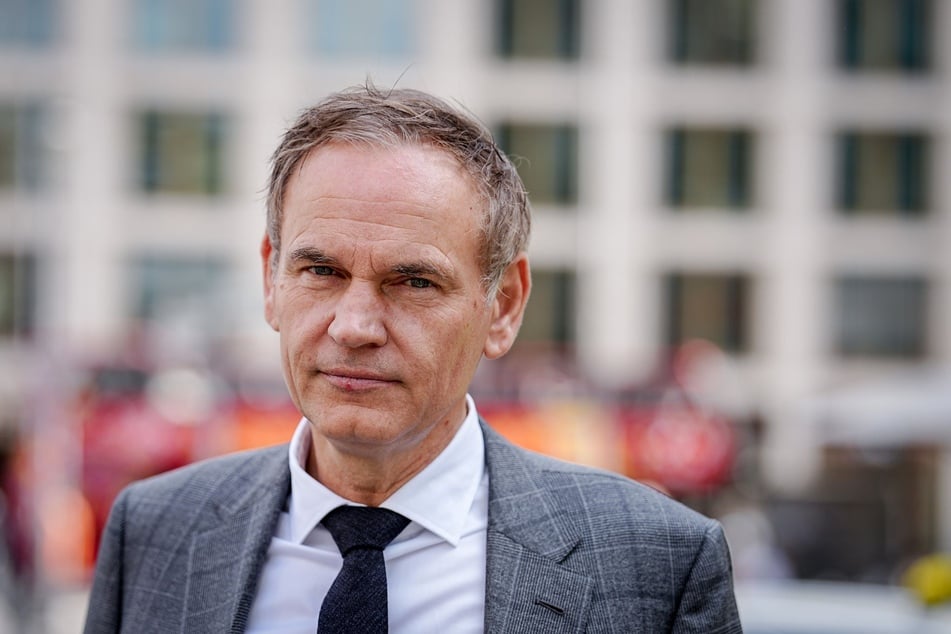 VW-Chef Oliver Blume (58) besuchte am Mittwoch das Werk in Zwickau. Doch trotz lobender Worte bleibt die Frage: Wie geht es nach 2030 weiter?