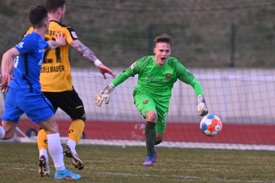 Marius Liesegang (22, r.) stand im Testspiel gegen den FC Slovan Lieberec am 24. März 2022 für Dynamo Dresden zwischen den Pfosten.