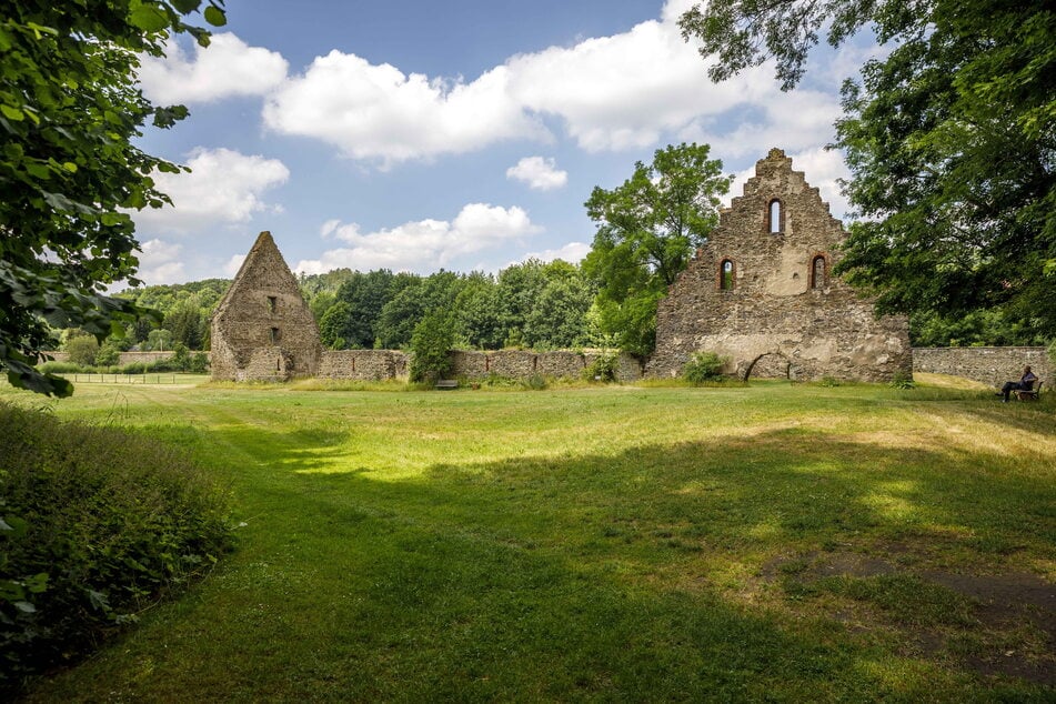 Der Klosterpark Altzella mit den Überbleibseln der einst bedeutenden Anlage kann besichtigt werden.