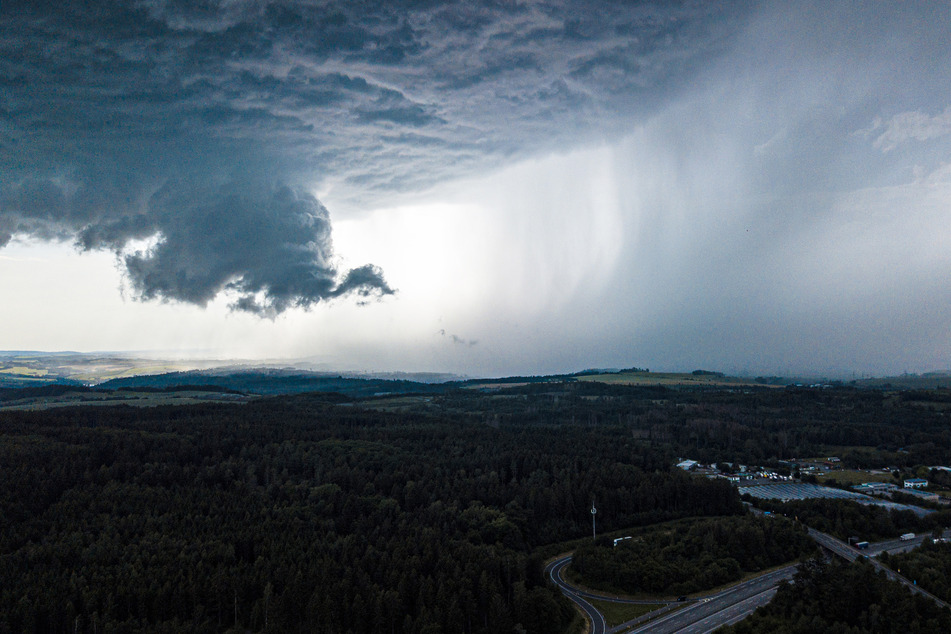 Unwetterfront im Saale-Orla-Kreis.