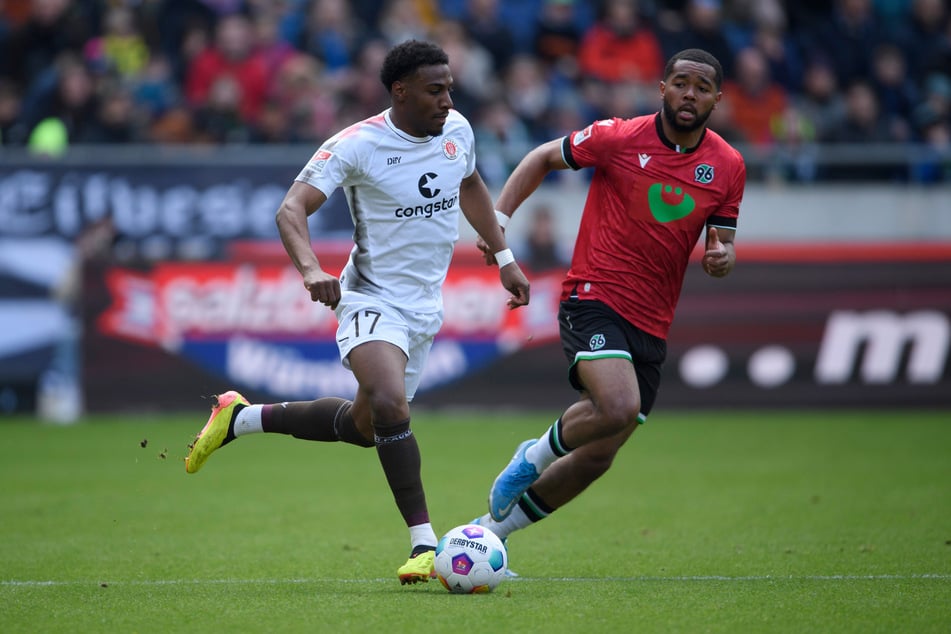 Brooklyn Ezeh (24, r.) soll in der kommenden Saison für Dynamo Dresden auflaufen.