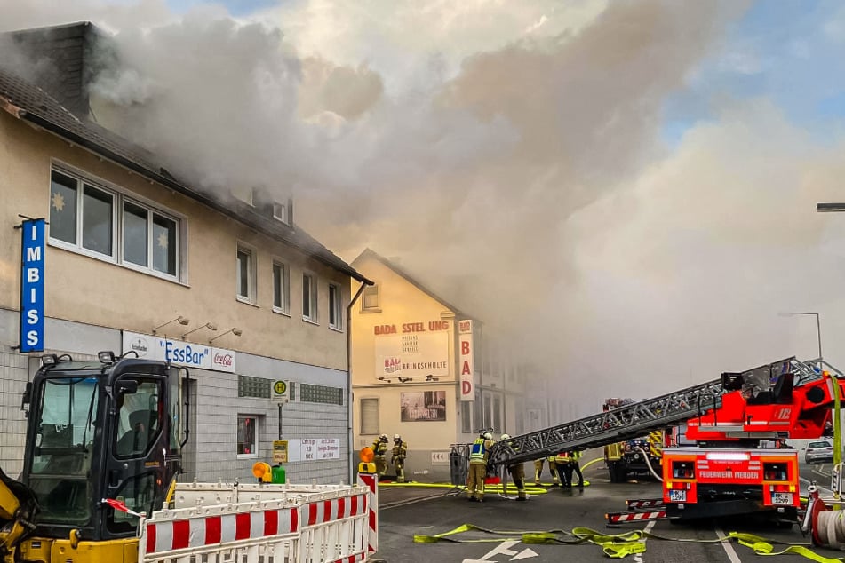 In Menden brannte ein Dachstuhl lichterloh.