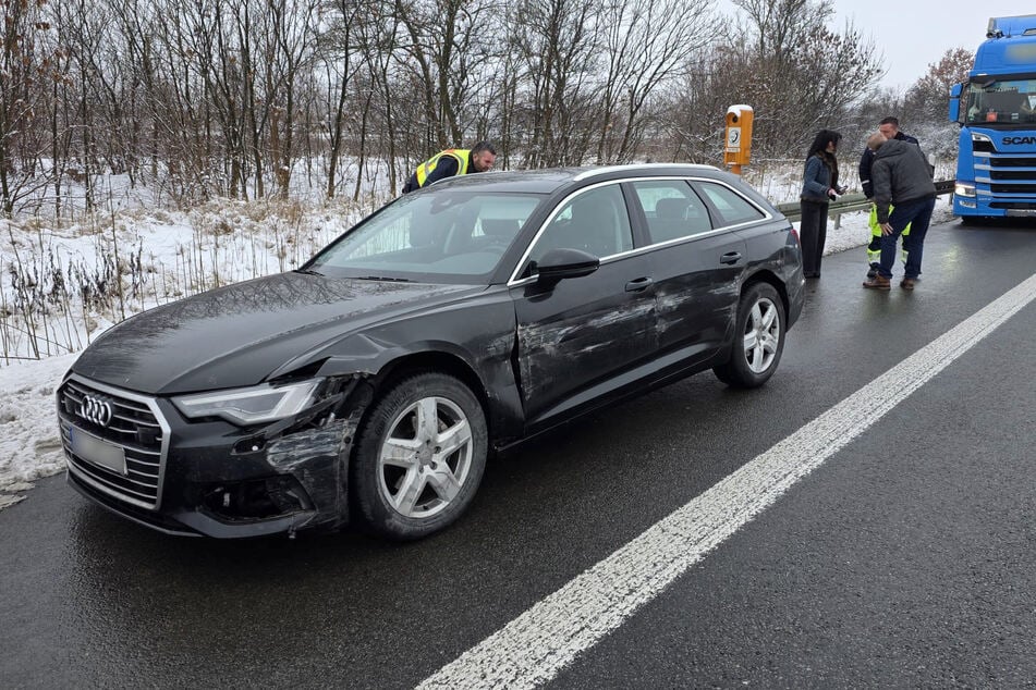 Insgesamt waren drei Fahrzeuge an dem Unfall beteiligt.