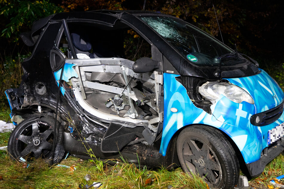 Auch ein Smart war an dem Unfall auf der Landstraße 3317 beteiligt: Zwei Menschen wurden bei dem Crash verletzt.