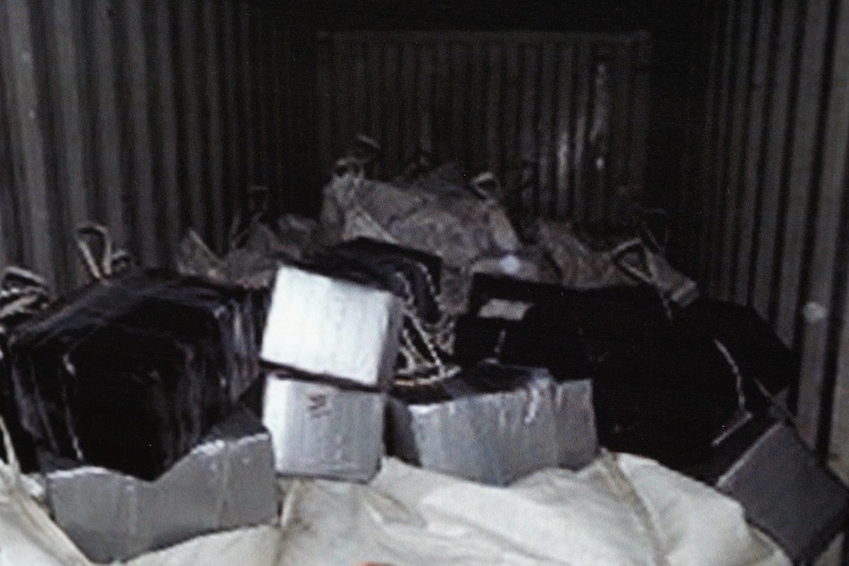 Die Aufnahme des Zolls zeigt die Drogenpäckchen in dem Container aus Uruguay.