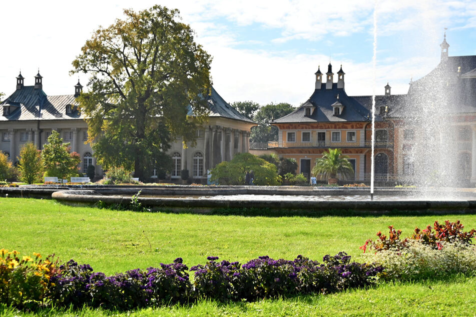 Während einer Führung könnt Ihr Teile von Schloß Pillnitz besichtigen, obwohl das Schlossmuseum zu ist.