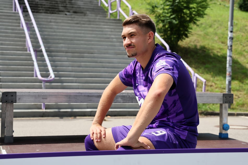 Julian Guttau (26) verlässt Erzgebirge Aue nach einer Saison und dem Abstieg in die Regionalliga wieder.