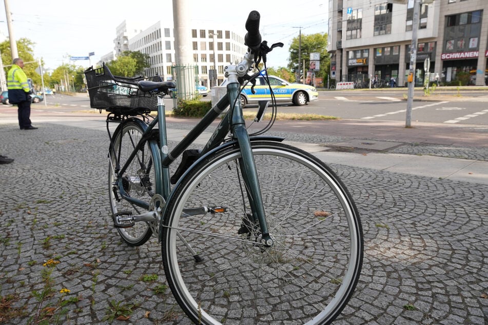 Die 49-jährige Radfahrerin musste in ein Krankenhaus gebracht werden.